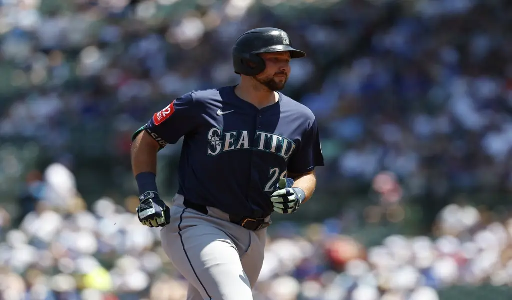 Seattle Mariners player runs the bases during MLB game against Minnesota Twins on June 26th 2025