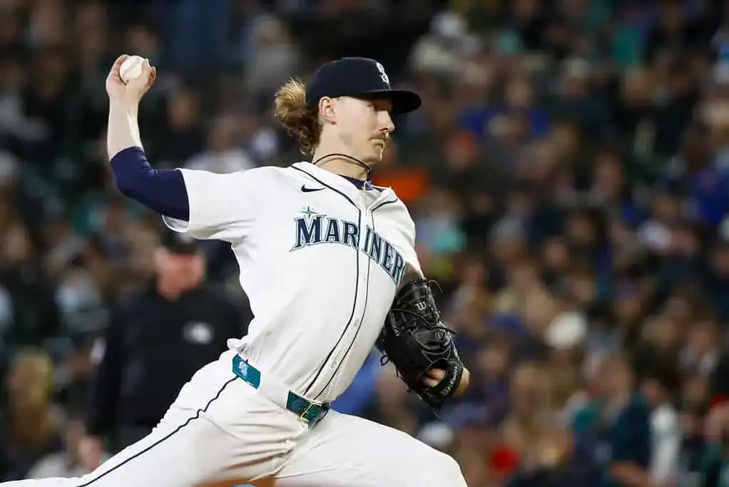MARINERS PLAYER THROW