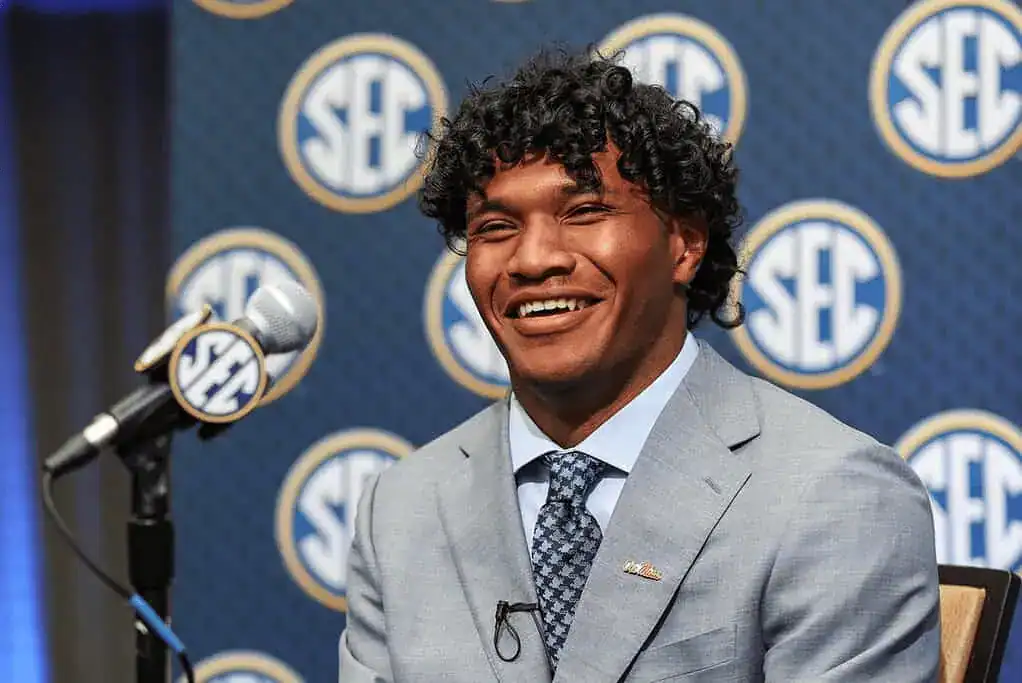 NCAAF PLAYER SMILING