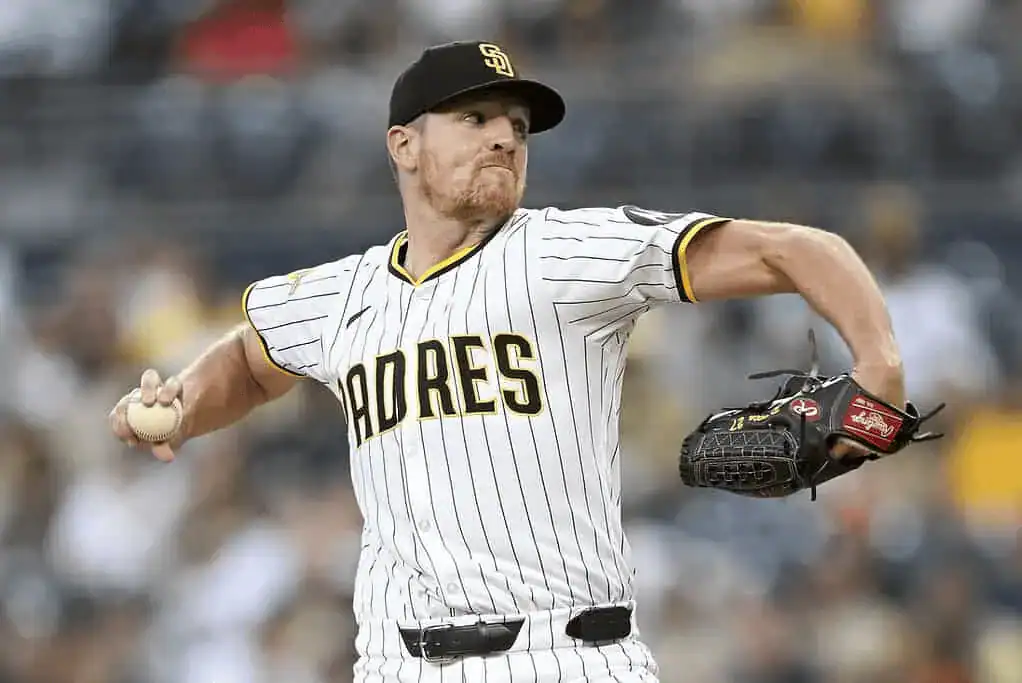 PADRES THROWING A BALL