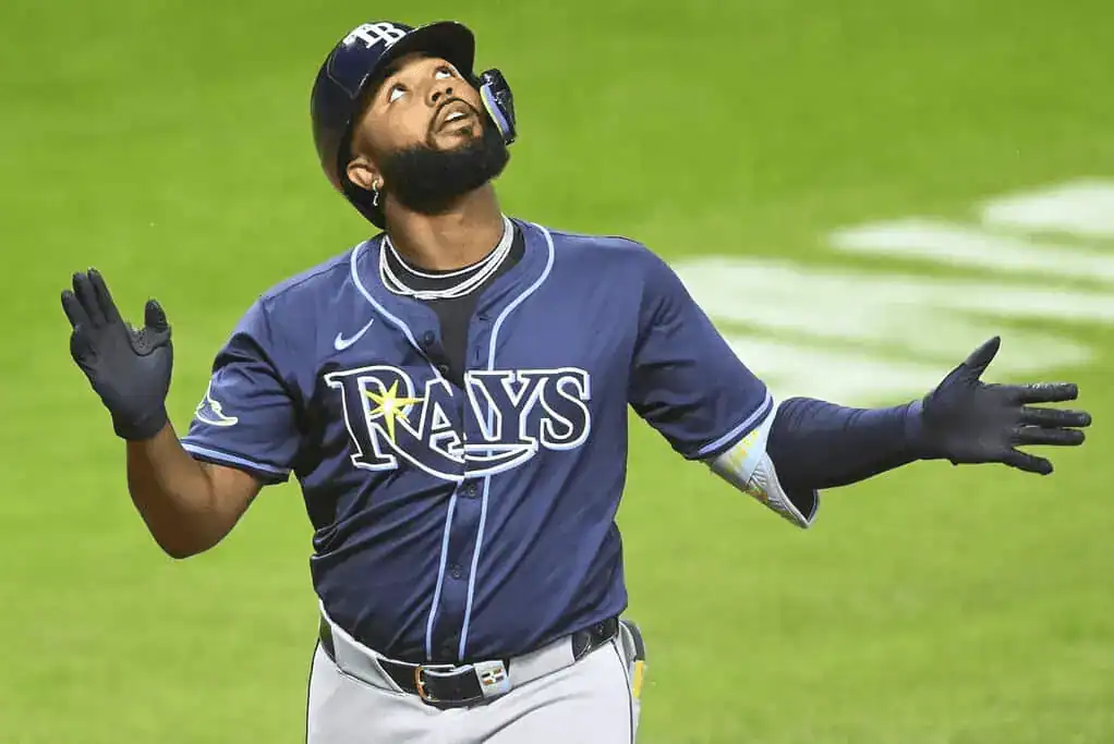 RAYS PLAYER LOOKING UP
