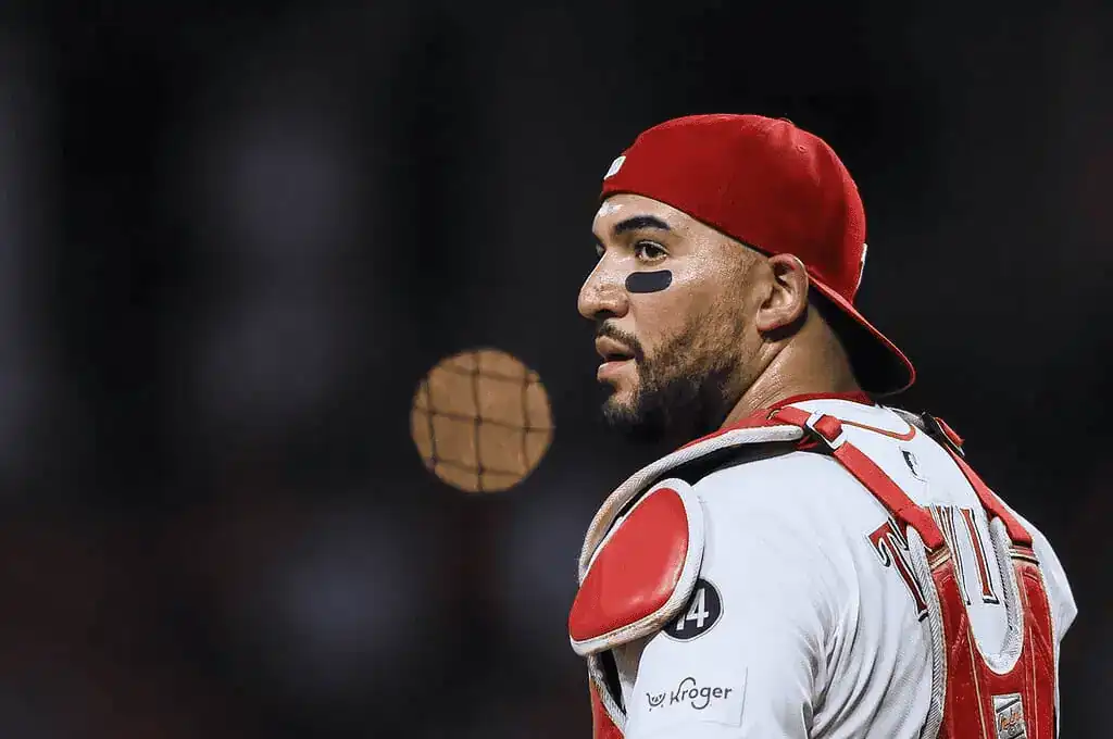 REDS PITCHER MLB