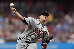 DETROIT TIGERS PLAYER THROWING A BALL