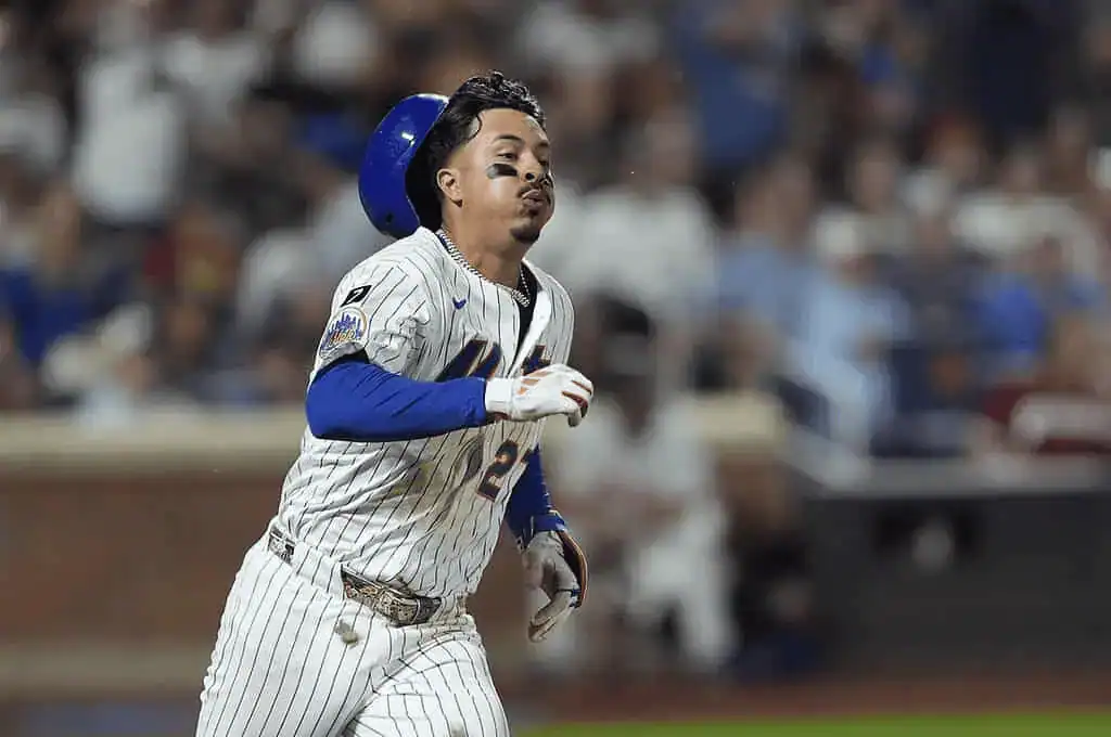 mETS PLAYER RUNNING